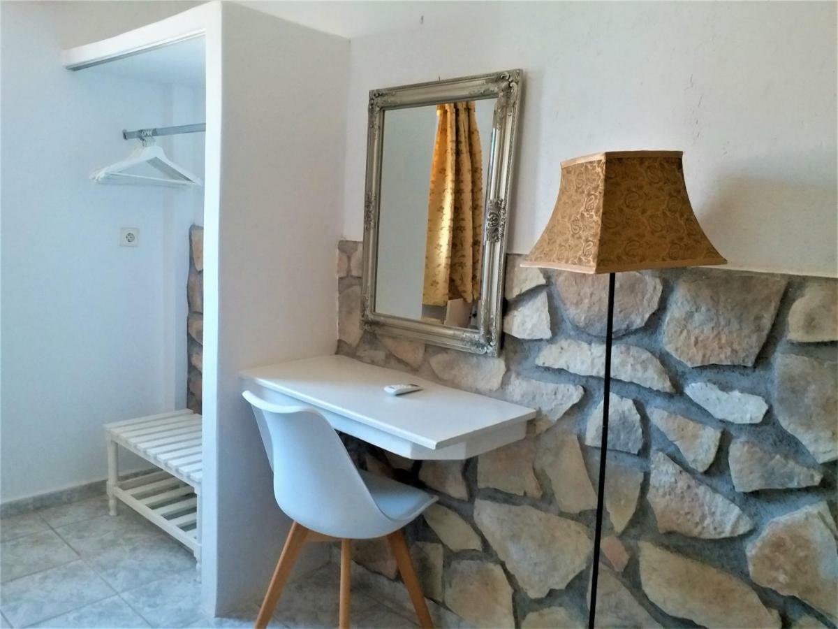 Bougainvillea Suites Kamári Extérieur photo